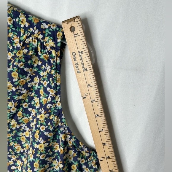 Land’n Sea Women’s Navy Multi Colored Floral Sleeveless Top. Navy Blue Yellow - Picture 6 of 15